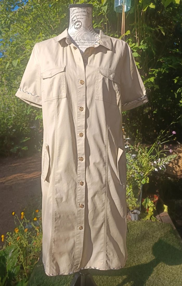 Robe longue beige manches courtes