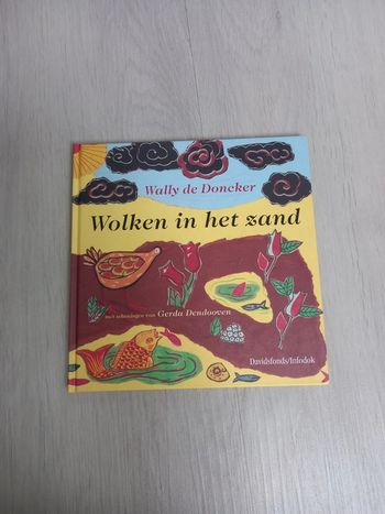 Boek wolken in het zand