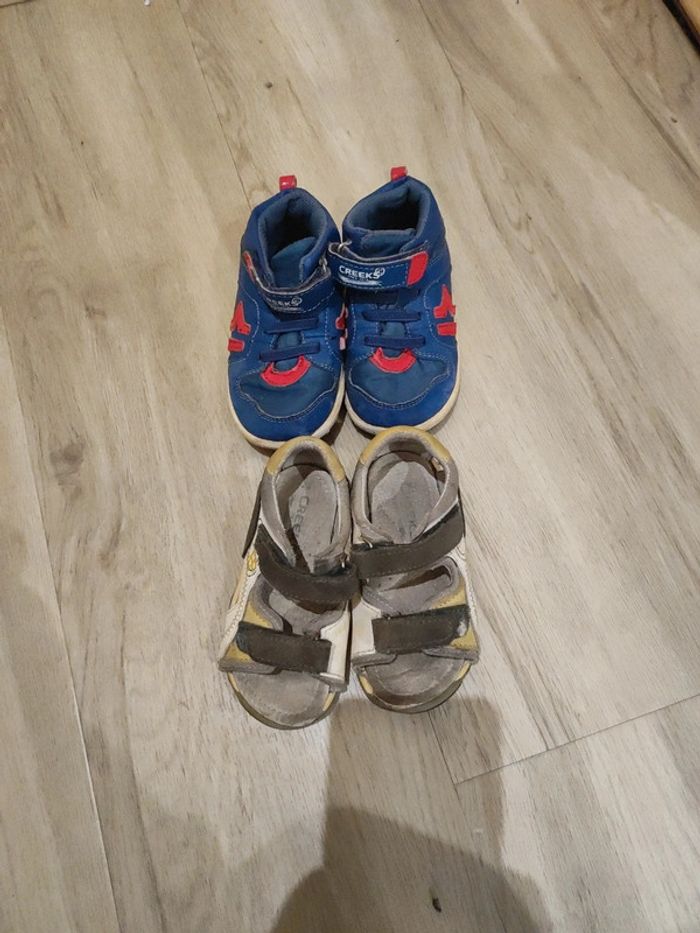 Lot de 2 paires de chaussures taille 23