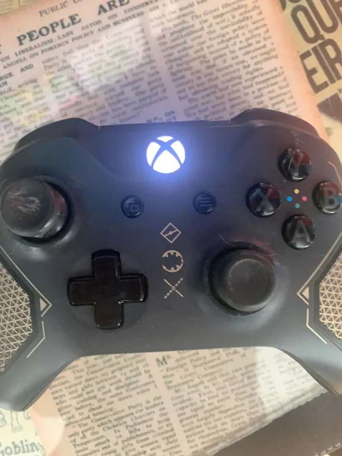 Xbox one noir / jeu FI 2018 / manette édition collector spécial patrol tech - photo numéro 3