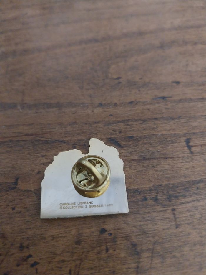 Lot de 6 pins pin's 3 suisses le chouchou 1992 Caroline LisfrancI - photo numéro 3