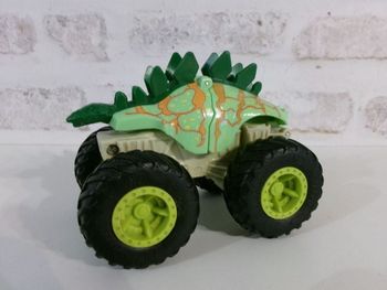 Monster trucks - Stégosaure - Hot Wheels crash