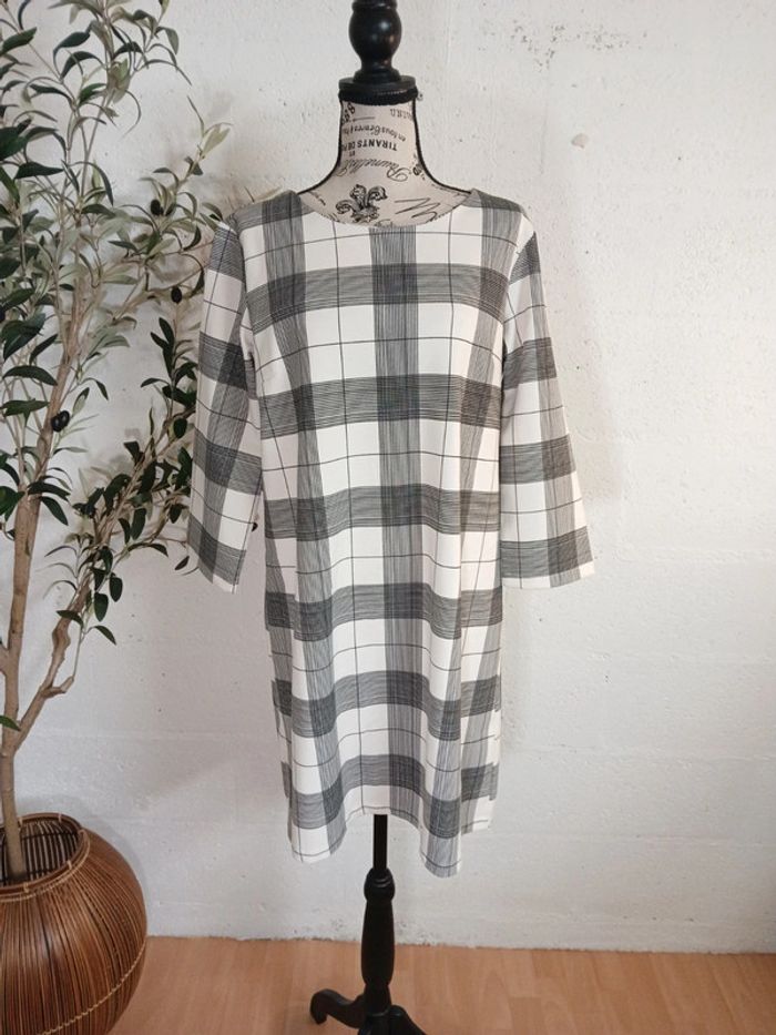 Robe à carreaux droite – Noir & blanc cassé – Taille M –
