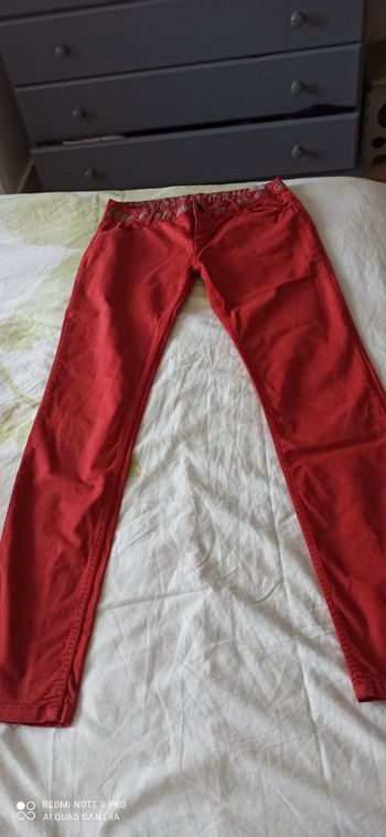 Pantalon rouge desigual t. 42