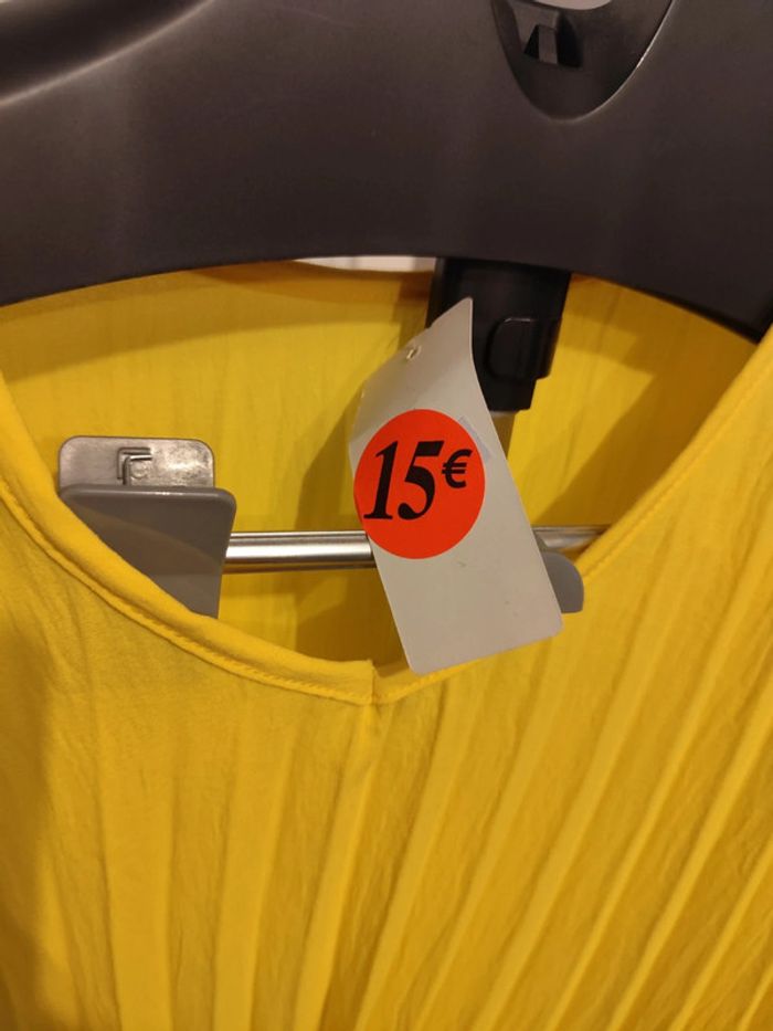 Robe longue plissée jaune neuve - photo numéro 3