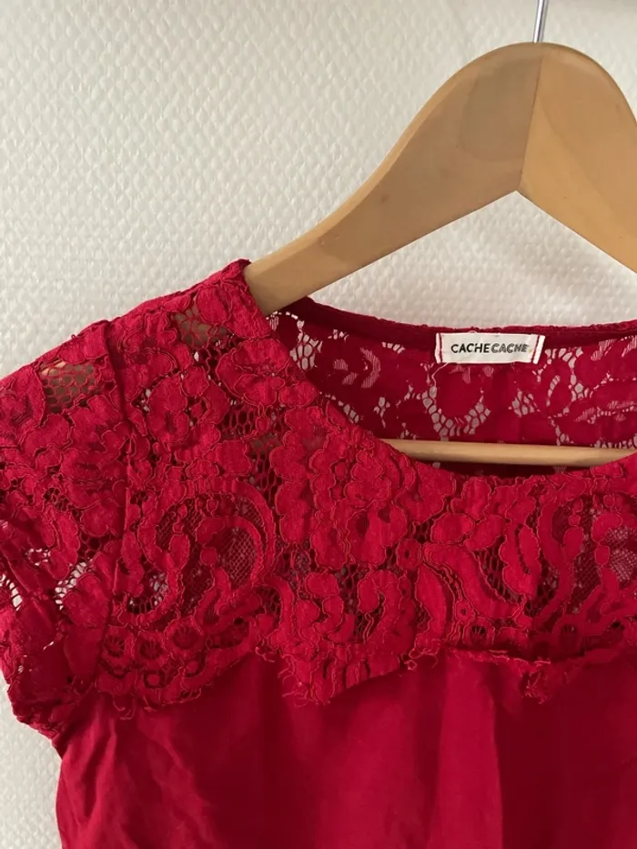 Haut cache cache bordeaux en dentelle - photo numéro 2