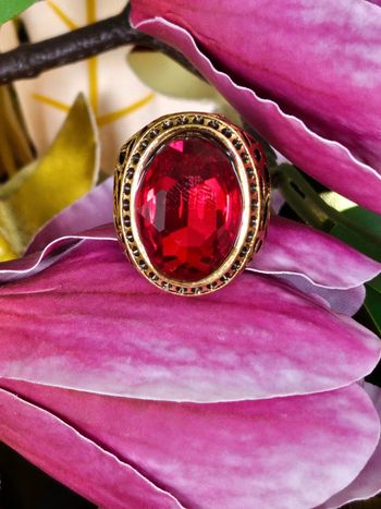 Bague avec sa pierre topaz rouge en acier inoxydable