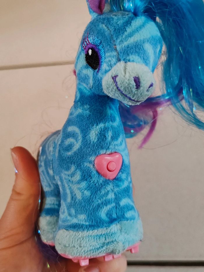 Cheval zhuzhu pets bleu avec crinière violette - photo numéro 4