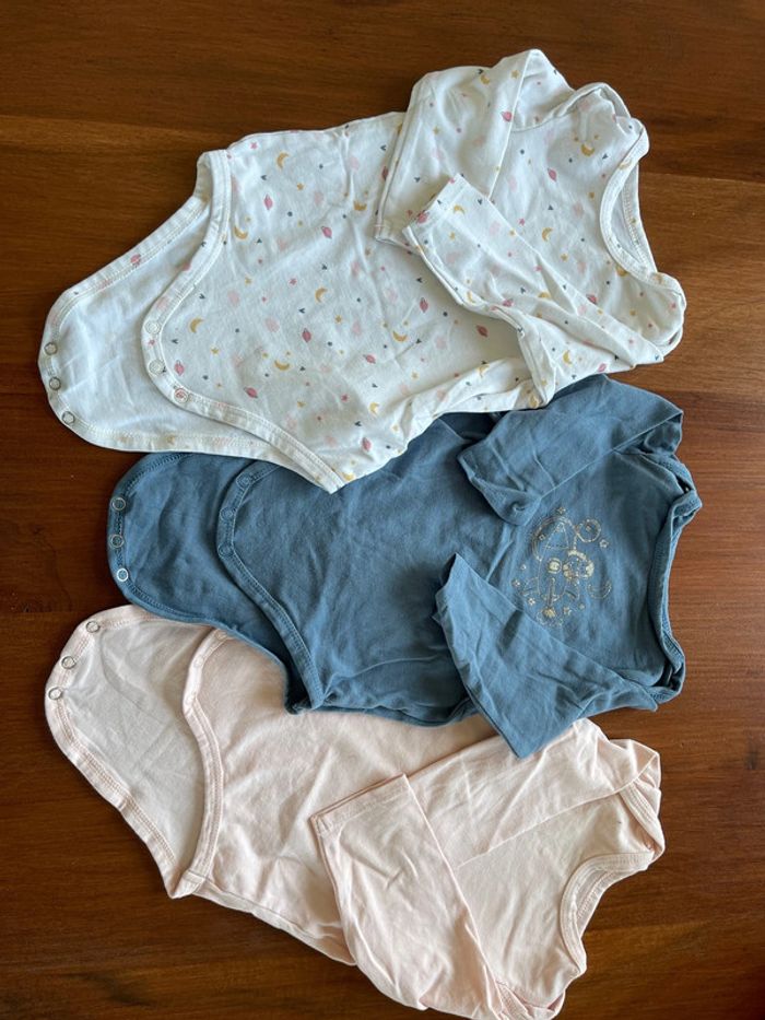 Lot de 3 bodies Tape à l’Oeil taille 9 mois très bon état