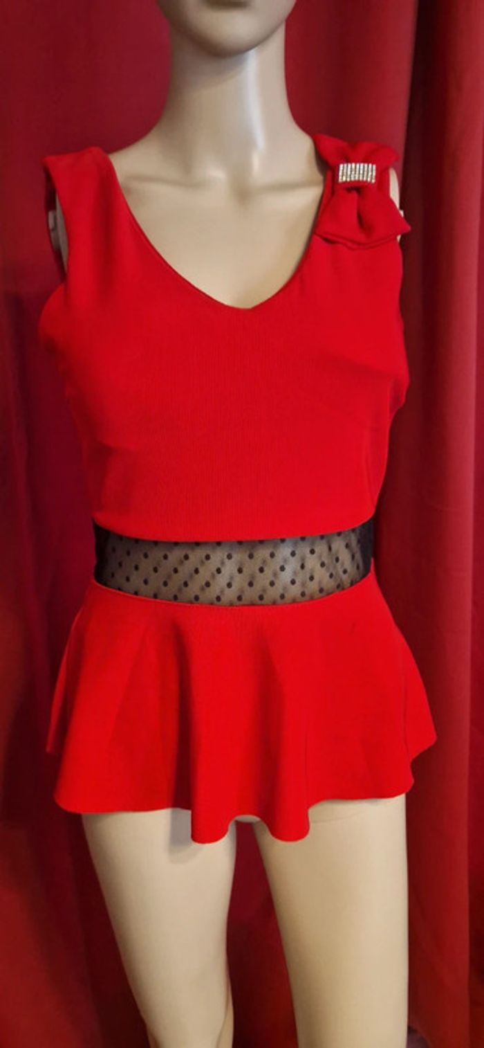 Magnifique haut rouge sans manche taille38