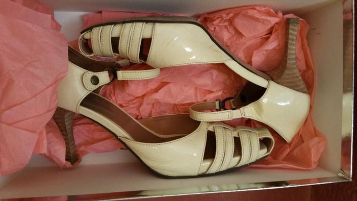 Chaussures crèmes vernies - photo numéro 2