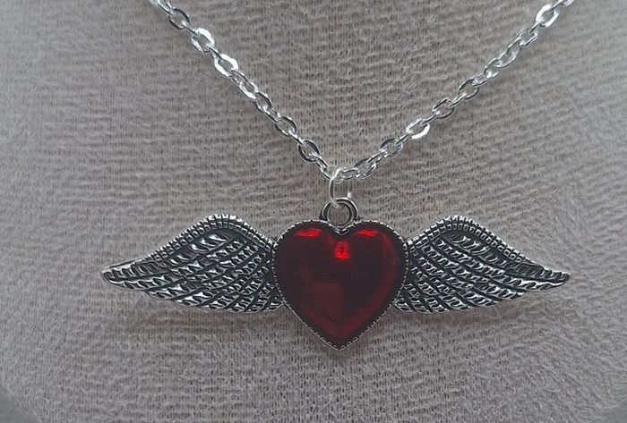 Collier coeur avec des ailes - photo numéro 2