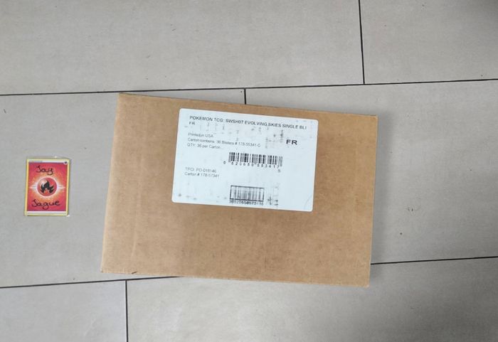 Pokémon Case de 36 boosters sous blister EB7