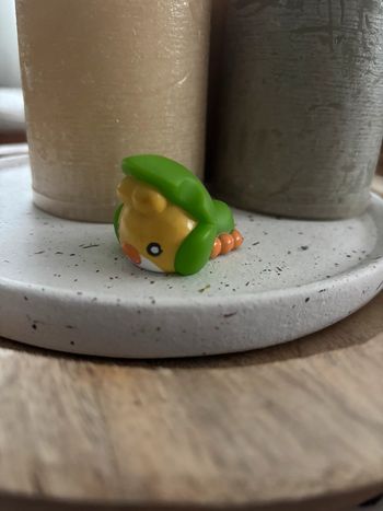 Larveyette figurine de doigt Pokémon bandai Nintendo 2010