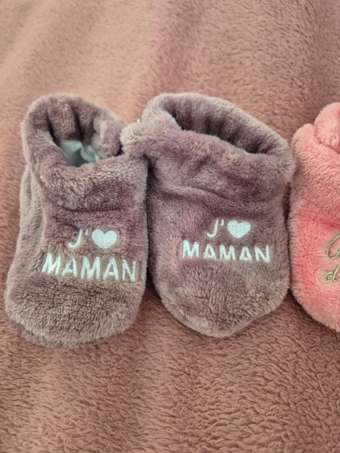 2 paires de chaussons premiers mois - photo numéro 2