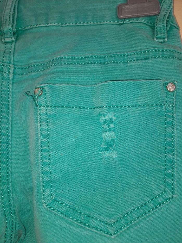 Jean femme effet used monday denim 34 tbe 2 micro tâches aux fesses à peine visible porté 1 fois - photo numéro 6