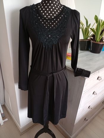 Robe noire, manches longues. Kilibbi 