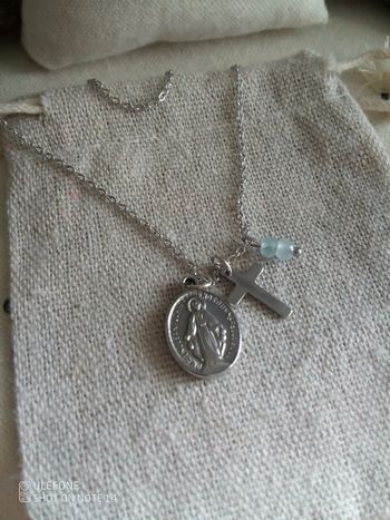Collier argenté sainte Vierge, crois et pierres d'Aigue marine