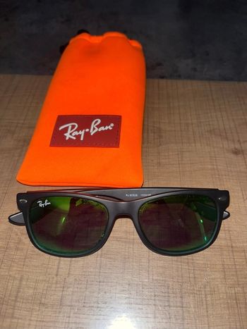 Lunette de soleil ray-ban vert