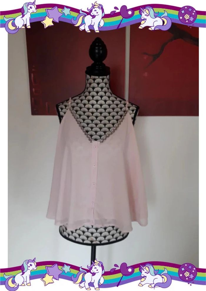 Jolie haut ornée de perles taille M