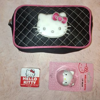 Lot hello kitty (trousse, baume et serviette)