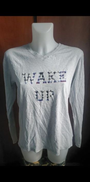 Pull gris clair avec écriture taille M