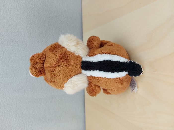 Peluche doudou écureuil Tic DISNEY STORE Chip 17 cm - photo numéro 2