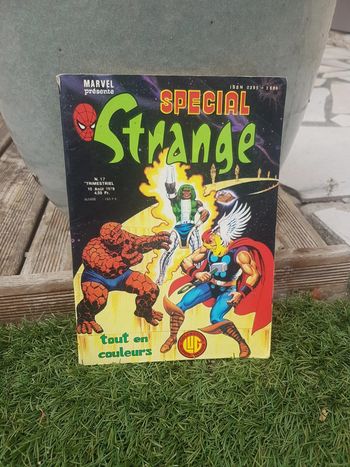 Livre spécial strange