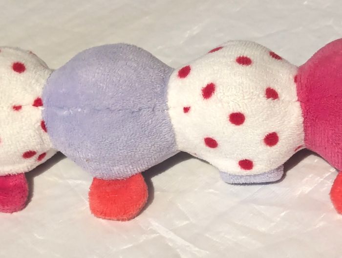 Petit Mille Pattes Blanc Boules Pattes Multicolores Hochet Animal Faune Peluche Petits Enfants Bébés - photo numéro 4