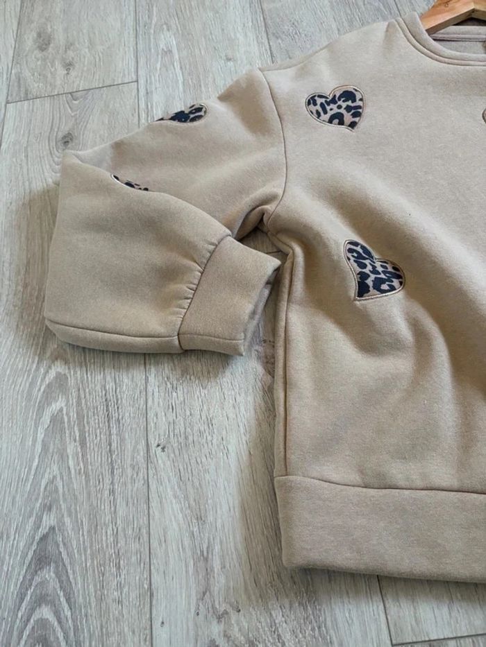 Sweat beige à coeurs léopard - photo numéro 4