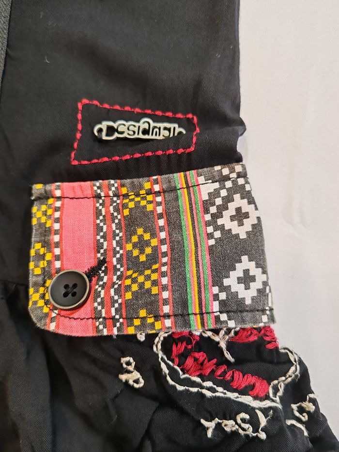 Desigual robes courtes mini noir très bon état taille 38 M - photo numéro 2