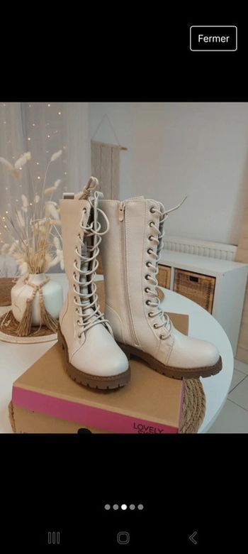 Jolie paire de bottes avec zip beige pointure 32 neuves avec étiquettes 🏷