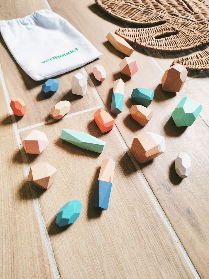 Lot de menhirs/ pierres multicolores à empiler en bois marque Vertbaudet - photo numéro 2