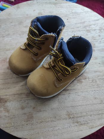 Chaussures GEMO type TIMBERLAND Taille 21