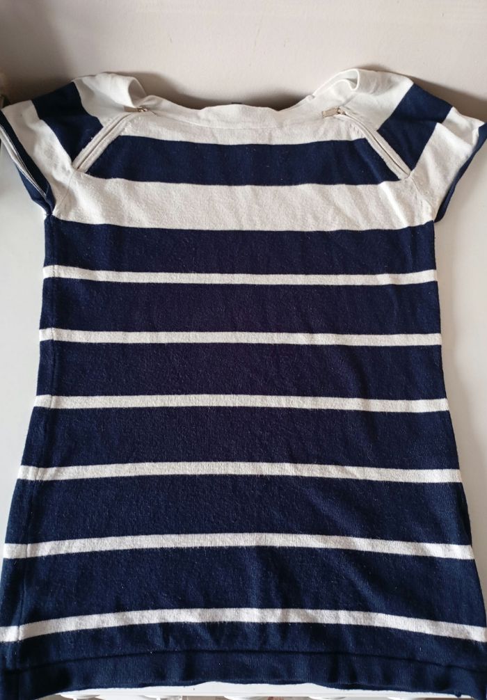Tee-shirt pull marin. Manches courtes. TS/38.. Viscose polyamide.Morgan. Très bon état.