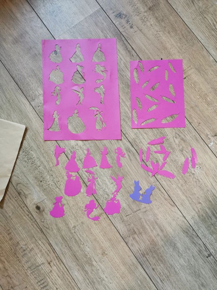 Lot de 2 pochoirs plastique