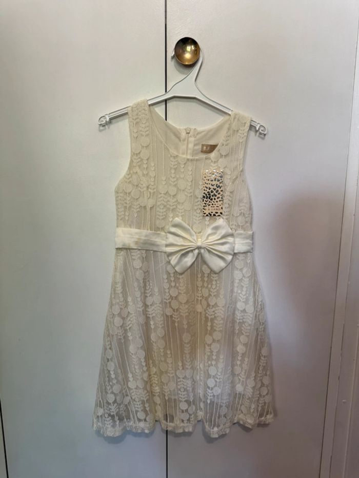 Robe jaune à dentelle - photo numéro 2