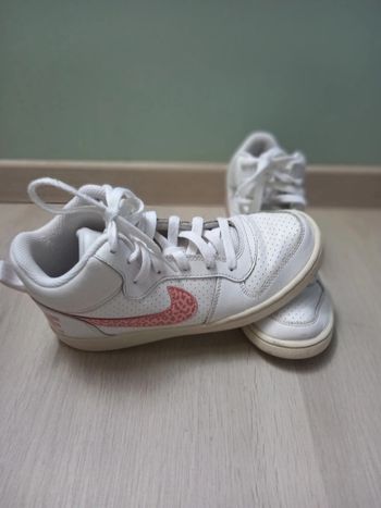 Baskettes Nike taille court borough  taille 37.5