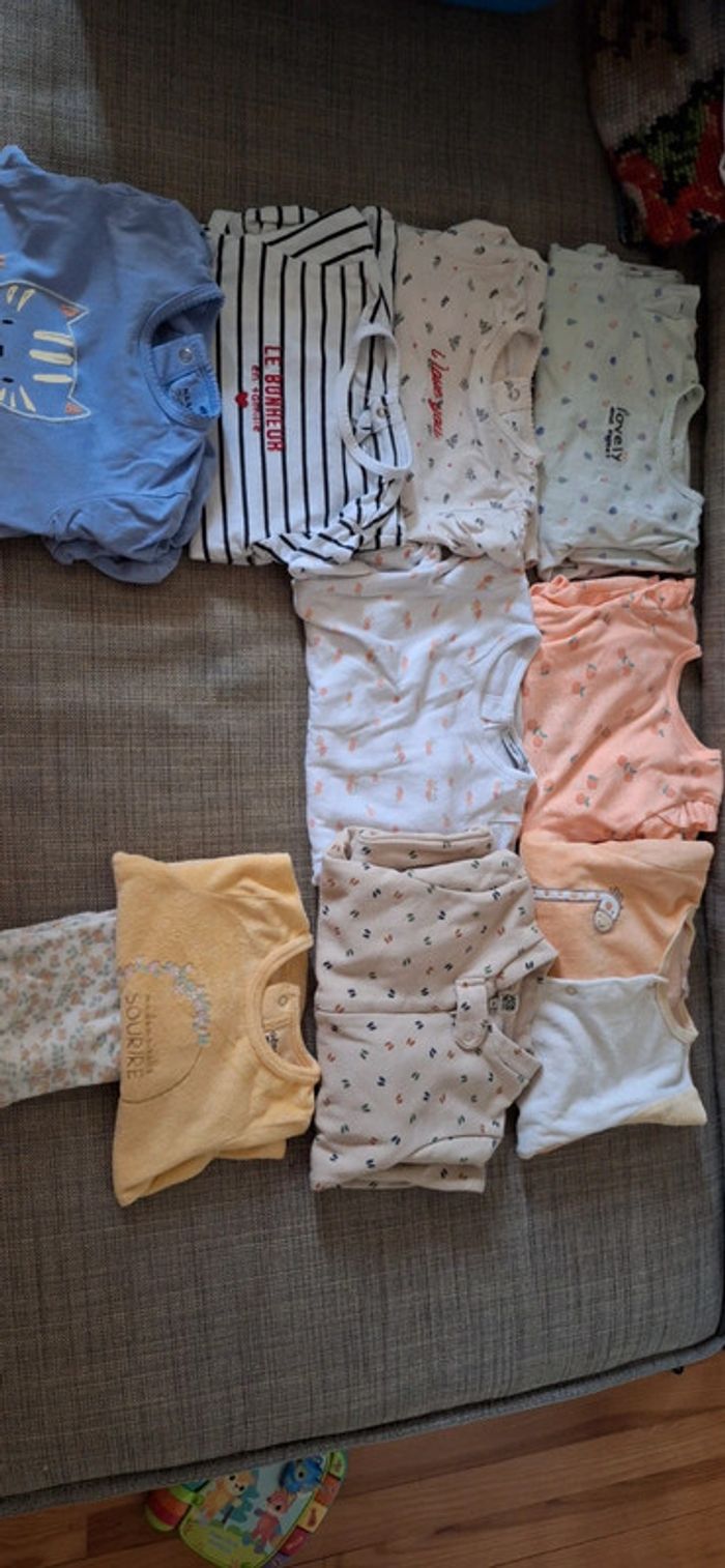Lot de 9 pyjamas 18M