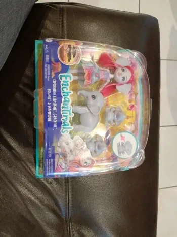 Poupée enchantimals éléphant neuf