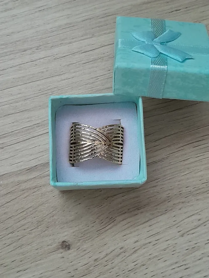 Bague, ciselée acier inoxydable,dorée, réglable, pour des doigts 54/56 style Bohème