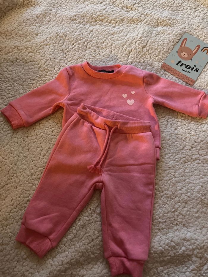 2 survêtements fille 3 mois - photo numéro 5