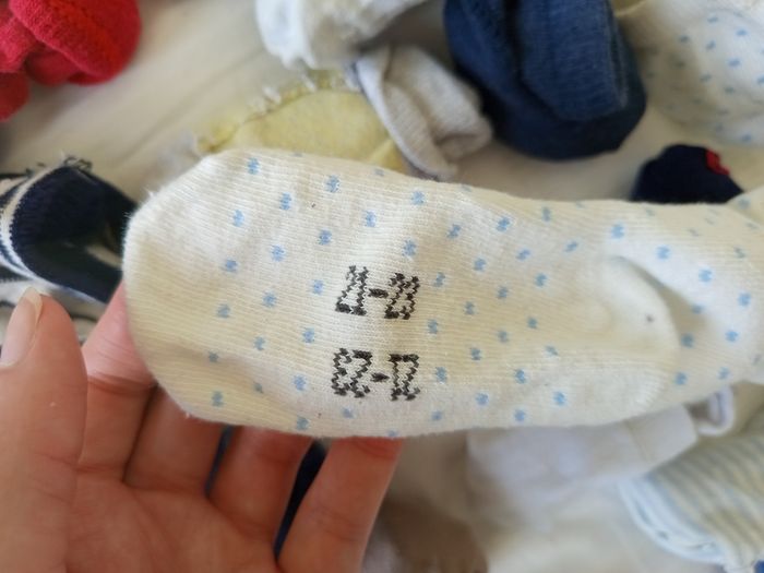 Lot de chaussettes et de chaussons  21-23 - photo numéro 4