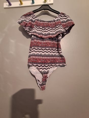 Bodie fantaisie ton violet - Marque Jennyfer - Taille 38 - État neuf.
