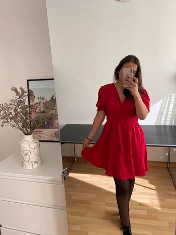 Superbe robe rouge à volants / Taille L