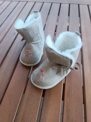 Chaussures fourrées bébé 6-12mois i love mum
