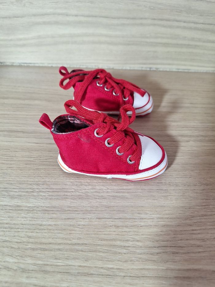 Chaussures bébé taille 6/12 mois