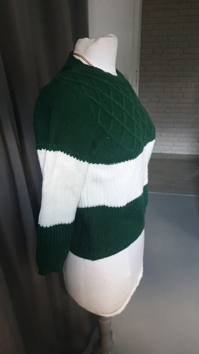 Pull vert et blanc - photo numéro 2