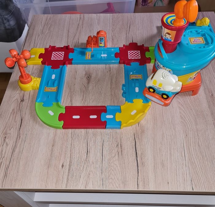 Aéroport tut tut bolides