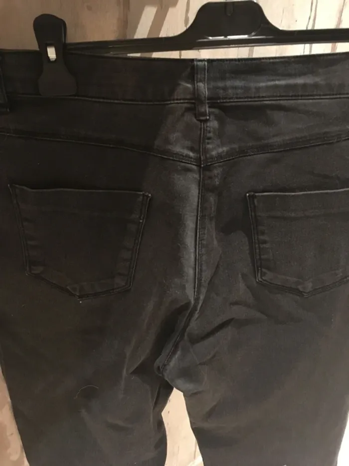 Superbe jeans en excellent état en 46 avec Strass aux poches - photo numéro 8